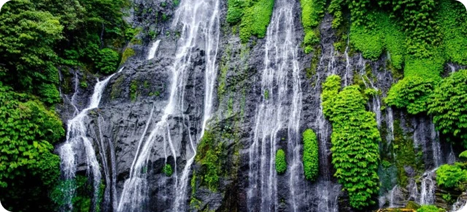 БАНЬЮМАЛА<br> (Banyumala Twin Waterfalls)
