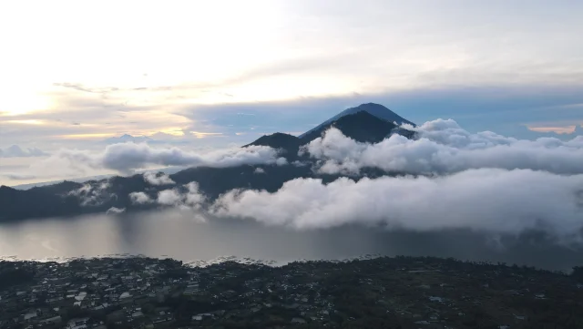 Вулканы и Храмы